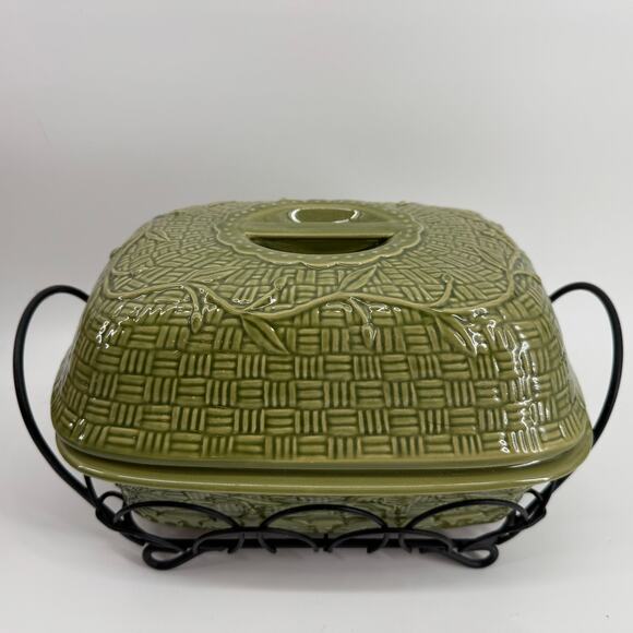 Temp-tations Orchard Vine Green 4Qt Covered Baker Dish with Lid & Wire Rack - Picture 2 of 14